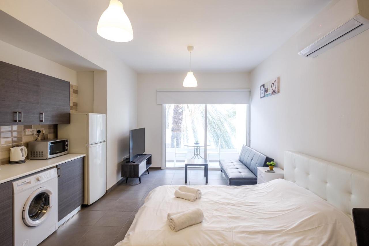 Spacious Studio Downtown 拉纳卡 外观 照片