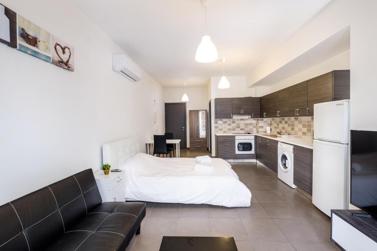 Spacious Studio Downtown 拉纳卡 外观 照片